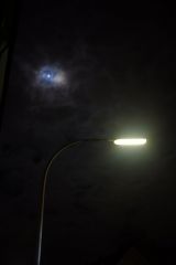 Lampe und Mond