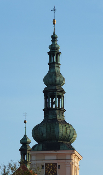 Die Kirchtürme der Stadtkirche von Vyskov.