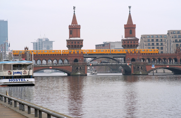 Die Oberbaumbrücke in Berlin.