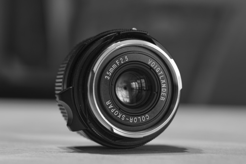 Mehr Informationen zu "VOIGTLÄNDER Skopar 35mm f/2.5 VM Type II"