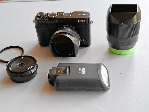 More information about "Fuji X-E3 mit 3 Objektiven, Blitz und Zubehör auch einzeln"