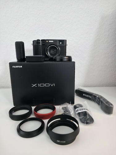 Mehr Informationen zu "Fujifilm X100VI schwarz mit Zubehörpaket, hochwertig!"