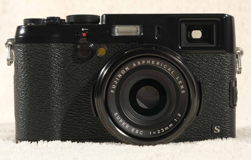 Mehr Informationen zu "Fujifilm X100S schwarz incl. Leder-Halfcase von Gariz"